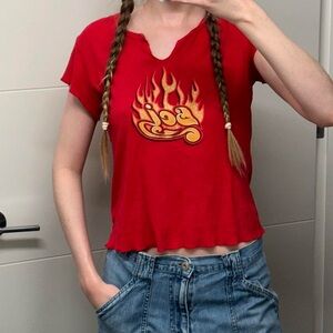 Vintage early 2000s lei red sparkly tee